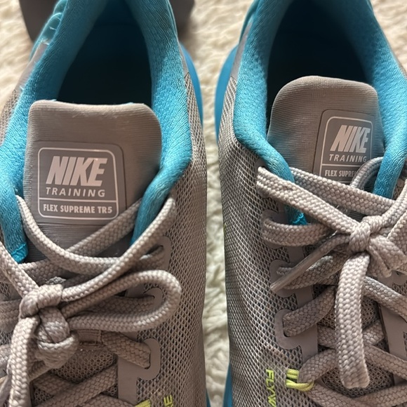 Nike Women's Flex Supreme TR 5 Cross Trainer Grey/Chlorine size 8.5 - Picture 10 of 16